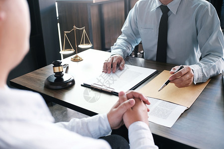 法律顾问 企业与个人的法律守护者